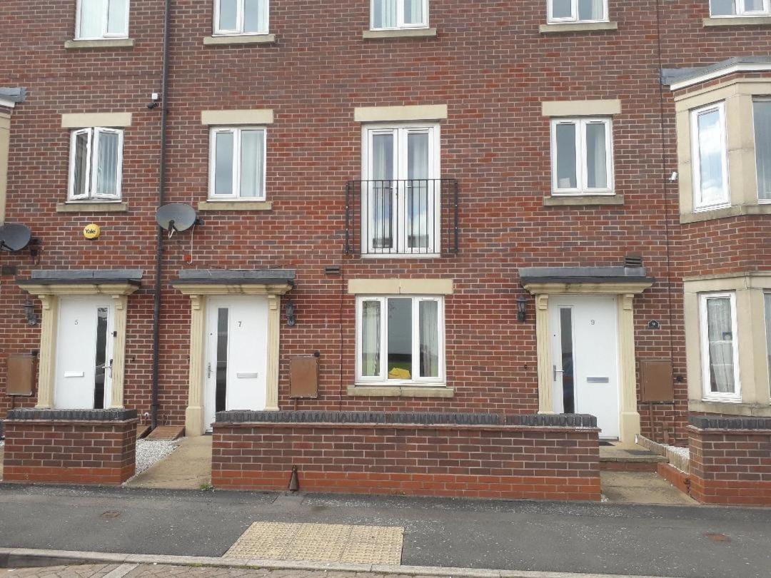 5 Bed House With Free Secure Parking In Pleasant Quiet Location Villa Wolverhampton Exterior foto